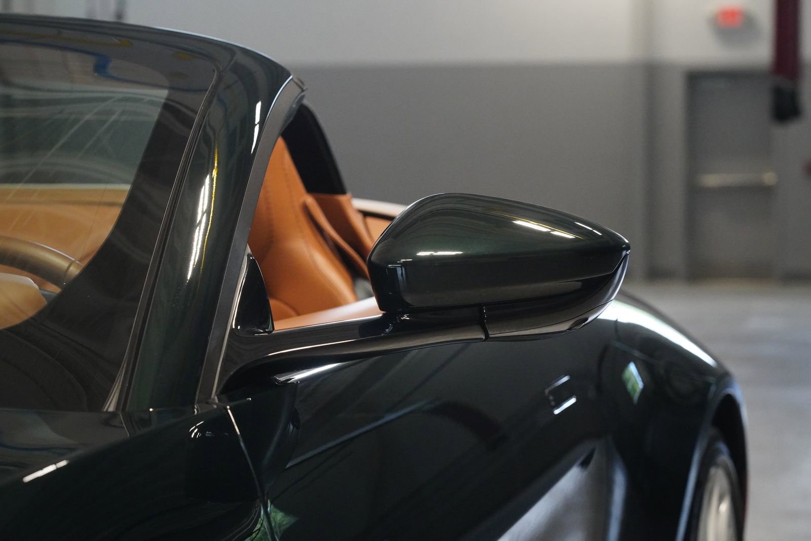 Used 2021 Aston Martin V8 Vantage Roadster RWD image 10