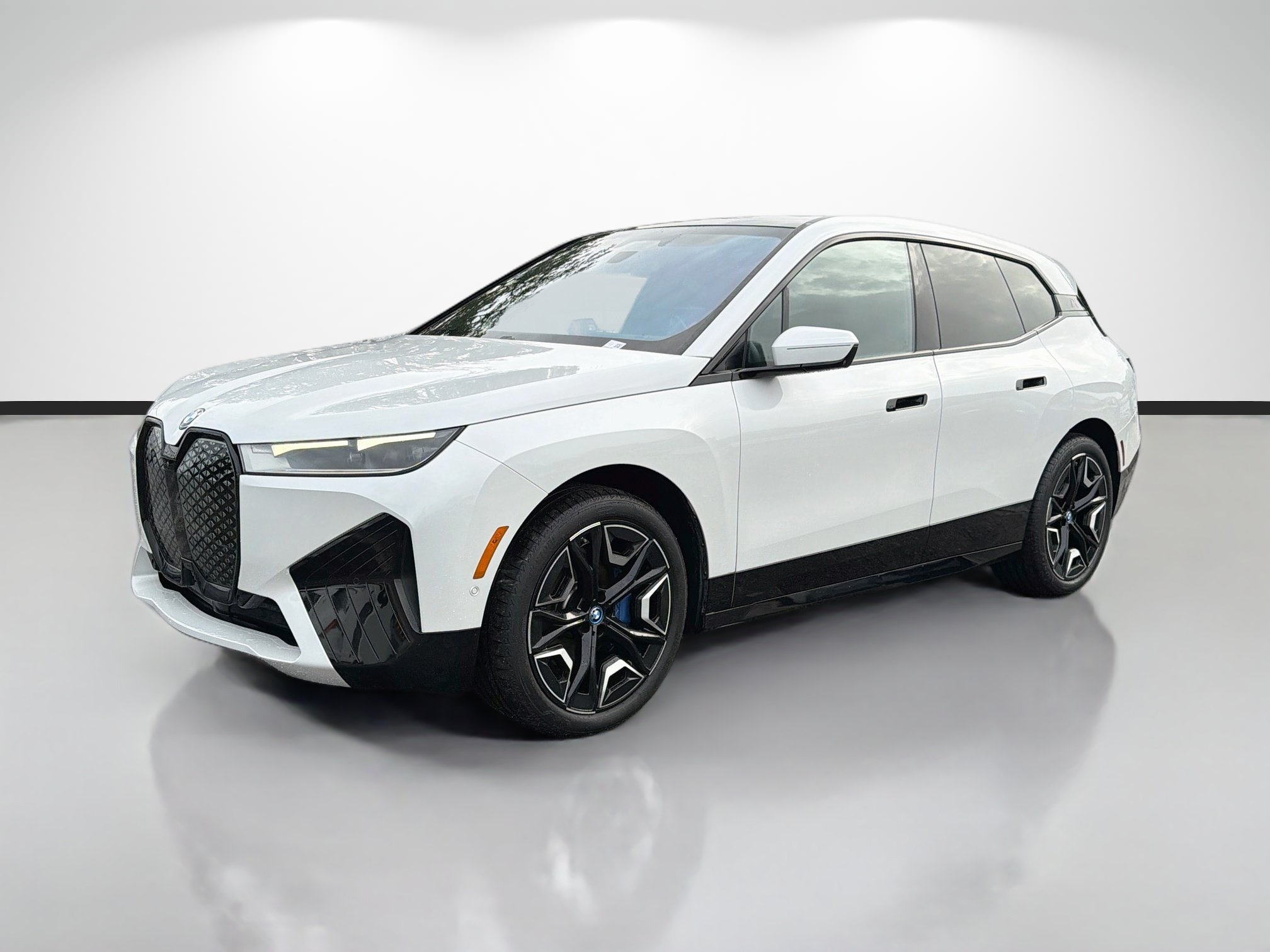 Used 2024 BMW iX xDrive50 w/ Premium Package AWD/4WD image 7