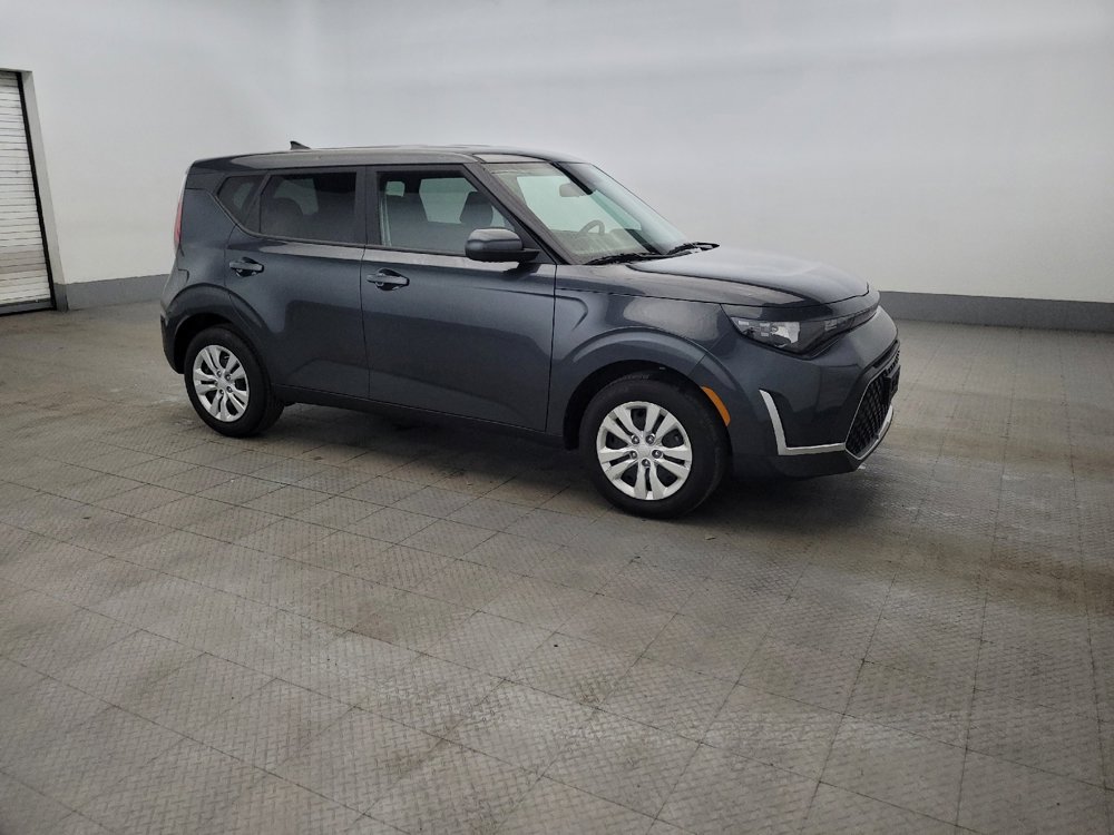 Used 2025 Kia Soul LX FWD image 11
