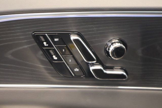 New 2026 Cadillac Lyriq Luxury image 9