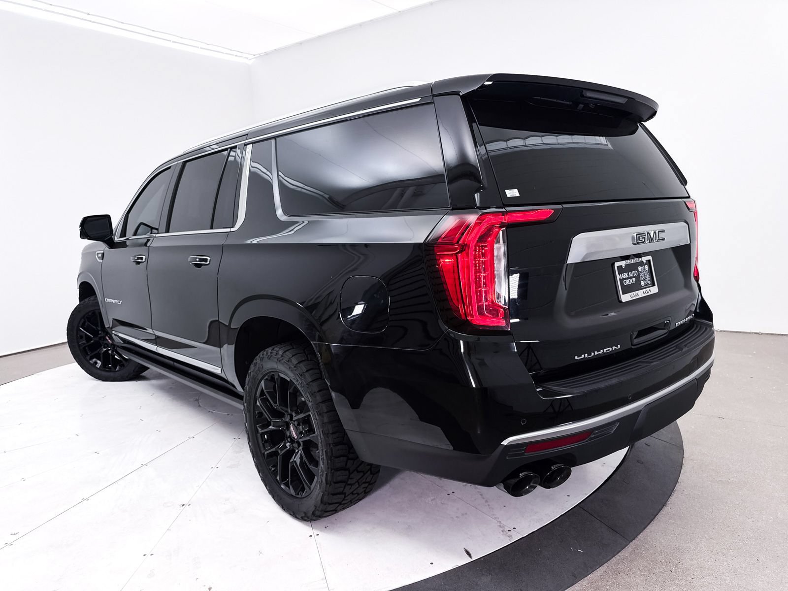 Used 2022 GMC Yukon XL Denali AWD/4WD image 2
