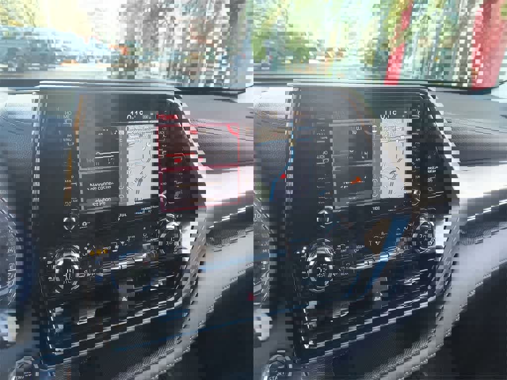 Used 2020 Toyota Highlander Limited image 16