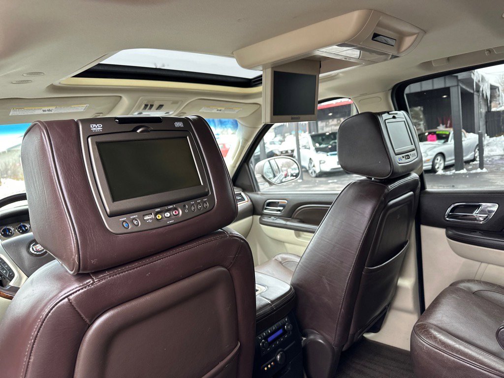 Used 2014 Cadillac Escalade Platinum image 12