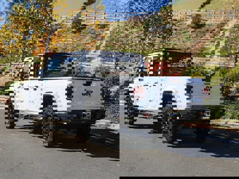 Used 2023 Jeep Gladiator Willys image 4