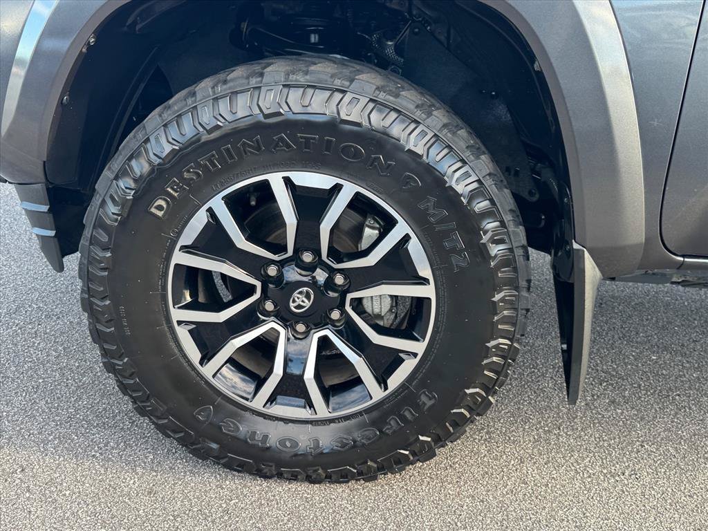 Used 2022 Toyota Tacoma TRD Sport w/ Black Out Package (TMS) AWD/4WD image 9