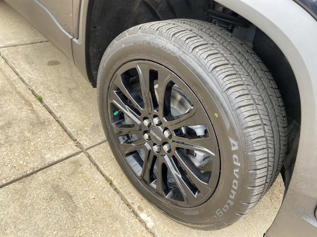 Used 2022 GMC Acadia SLE w/ Elevation Edition image 32