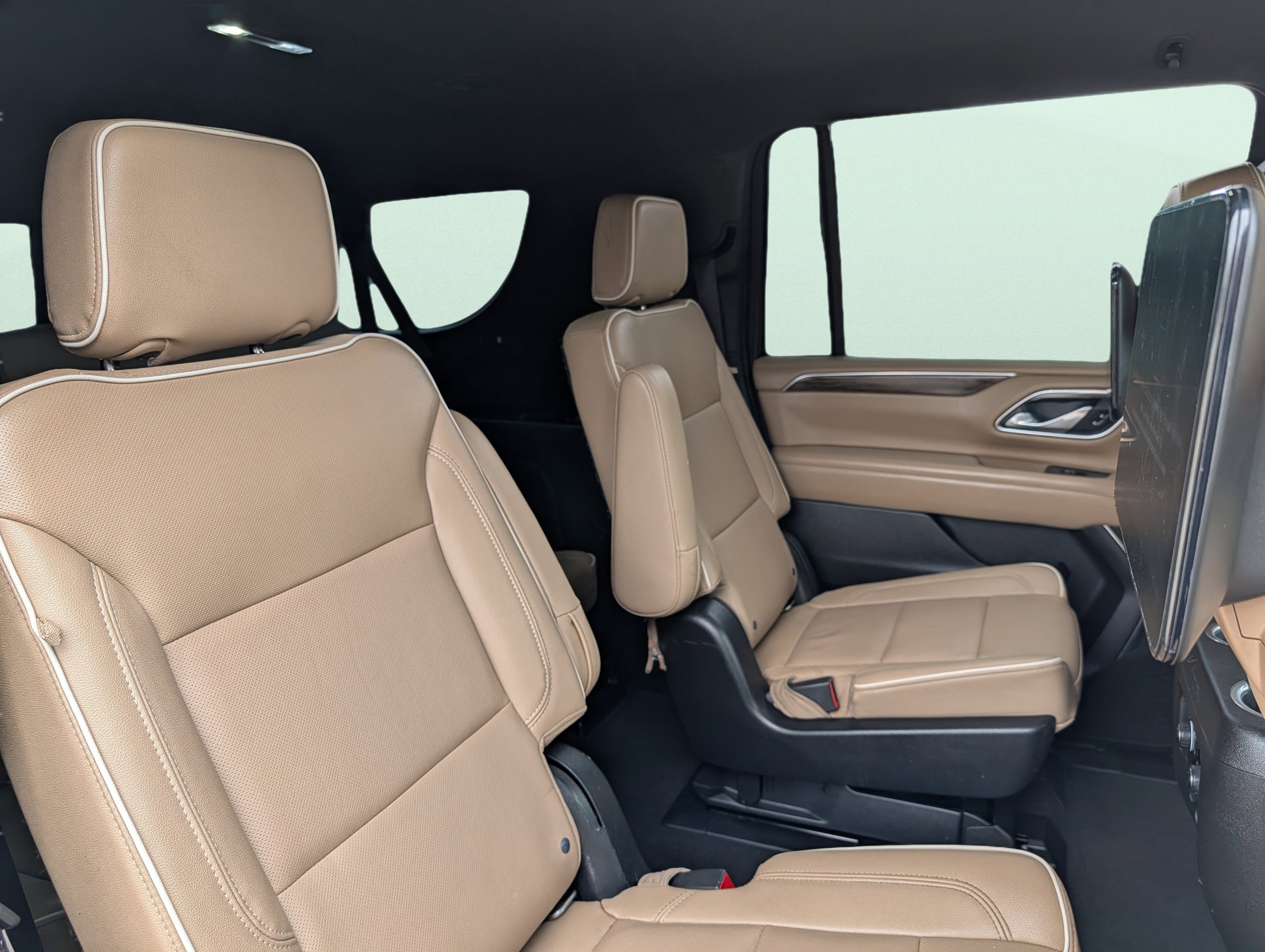 Used 2022 Chevrolet Suburban Premier w/ Max Trailering Package AWD/4WD image 35