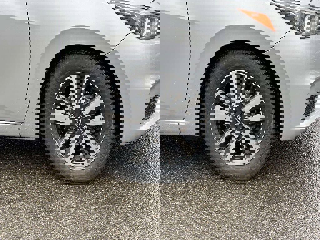 Used 2021 Nissan Versa SV image 7