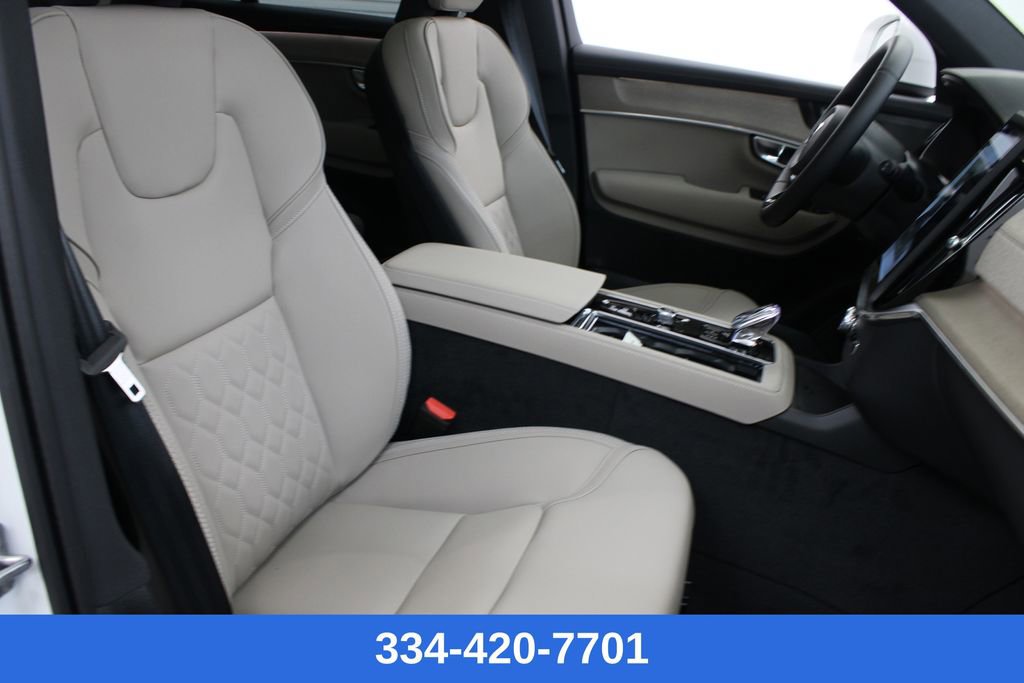 New 2026 Volvo XC90 B6 Plus w/ Protection Package image 25