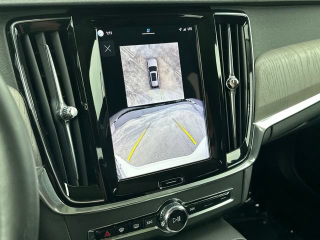 Certified 2025 Volvo V90 B6 Cross Country Plus AWD/4WD image 24