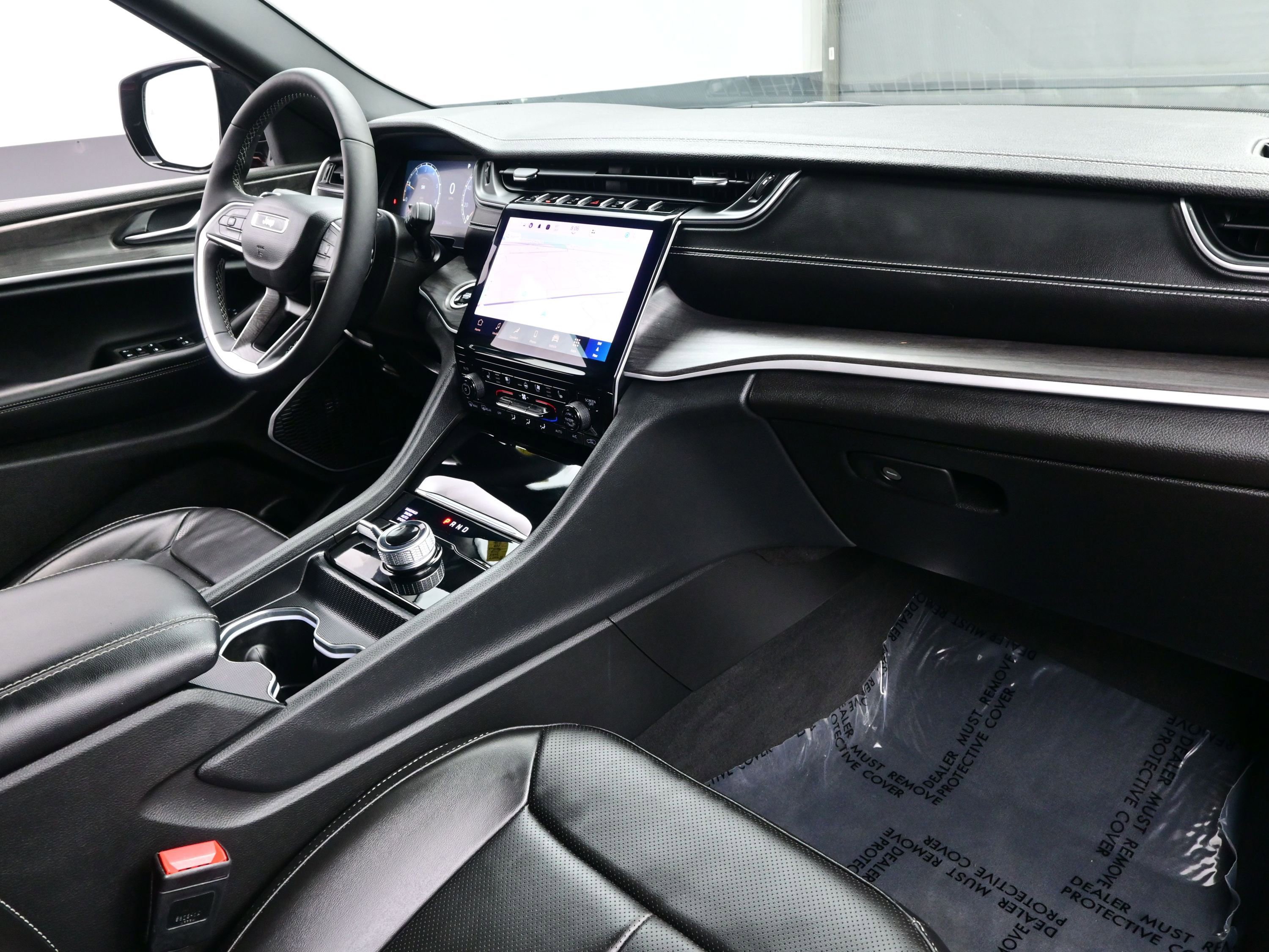 Used 2025 Jeep Grand Cherokee L Limited w/ Luxury Tech Group II image 15