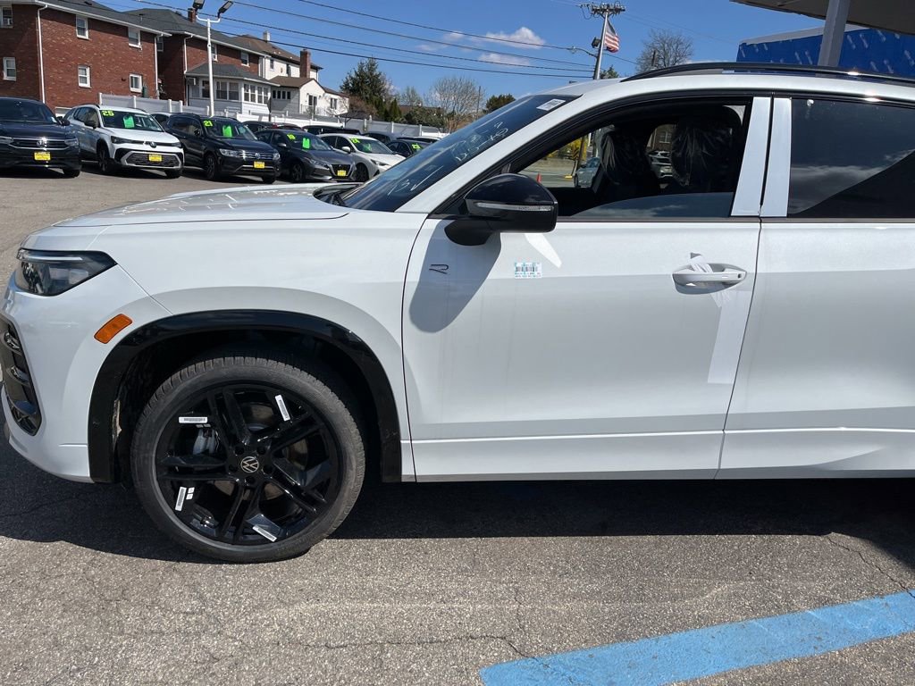 New 2026 Volkswagen Tiguan SE R-Line image 21