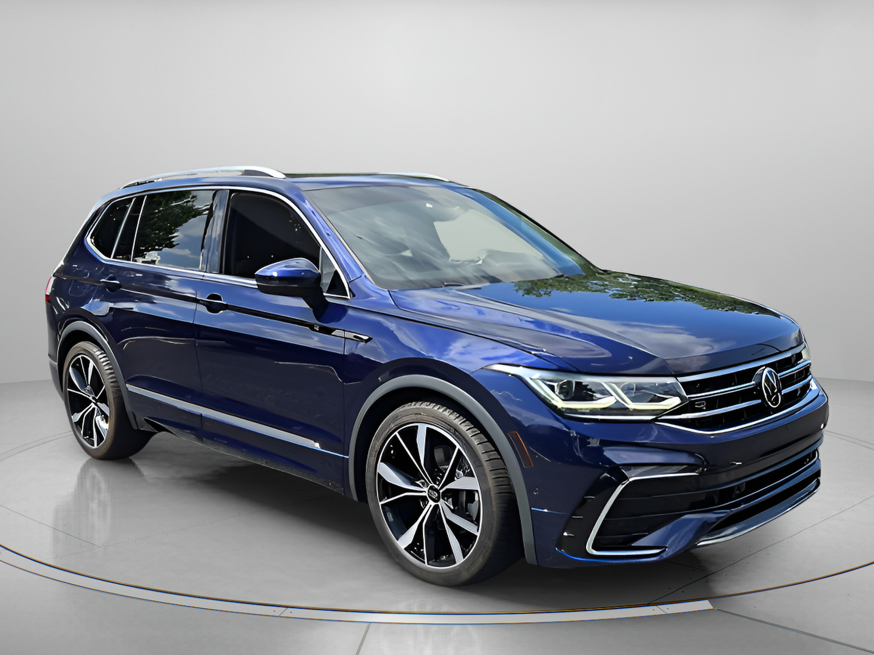 Used 2023 Volkswagen Tiguan SEL R-Line AWD/4WD image 7