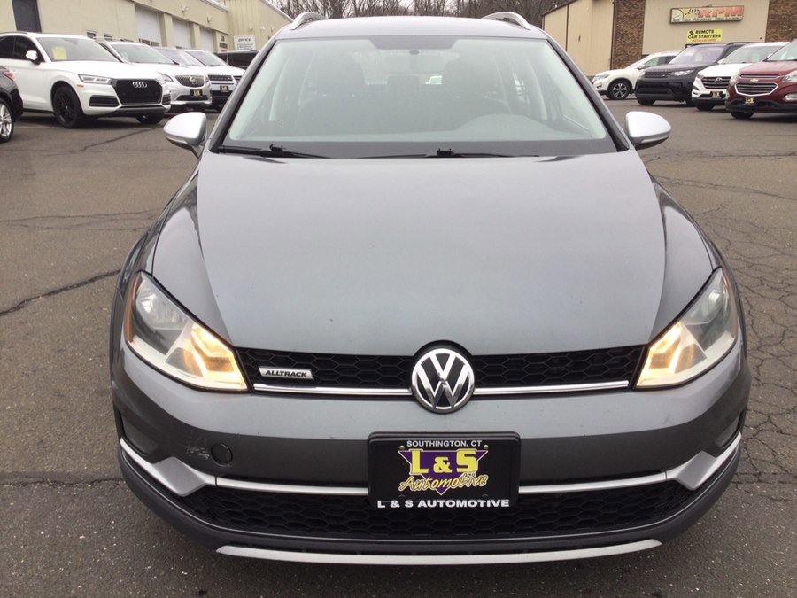 Used 2017 Volkswagen Golf Alltrack S image 3