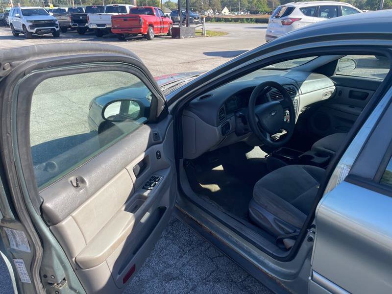 Used 2005 Ford Taurus SE FWD image 9