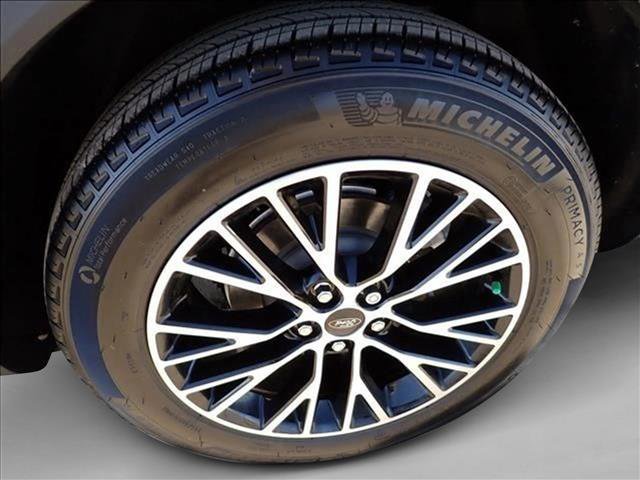 Used 2025 Ford Escape SE image 7