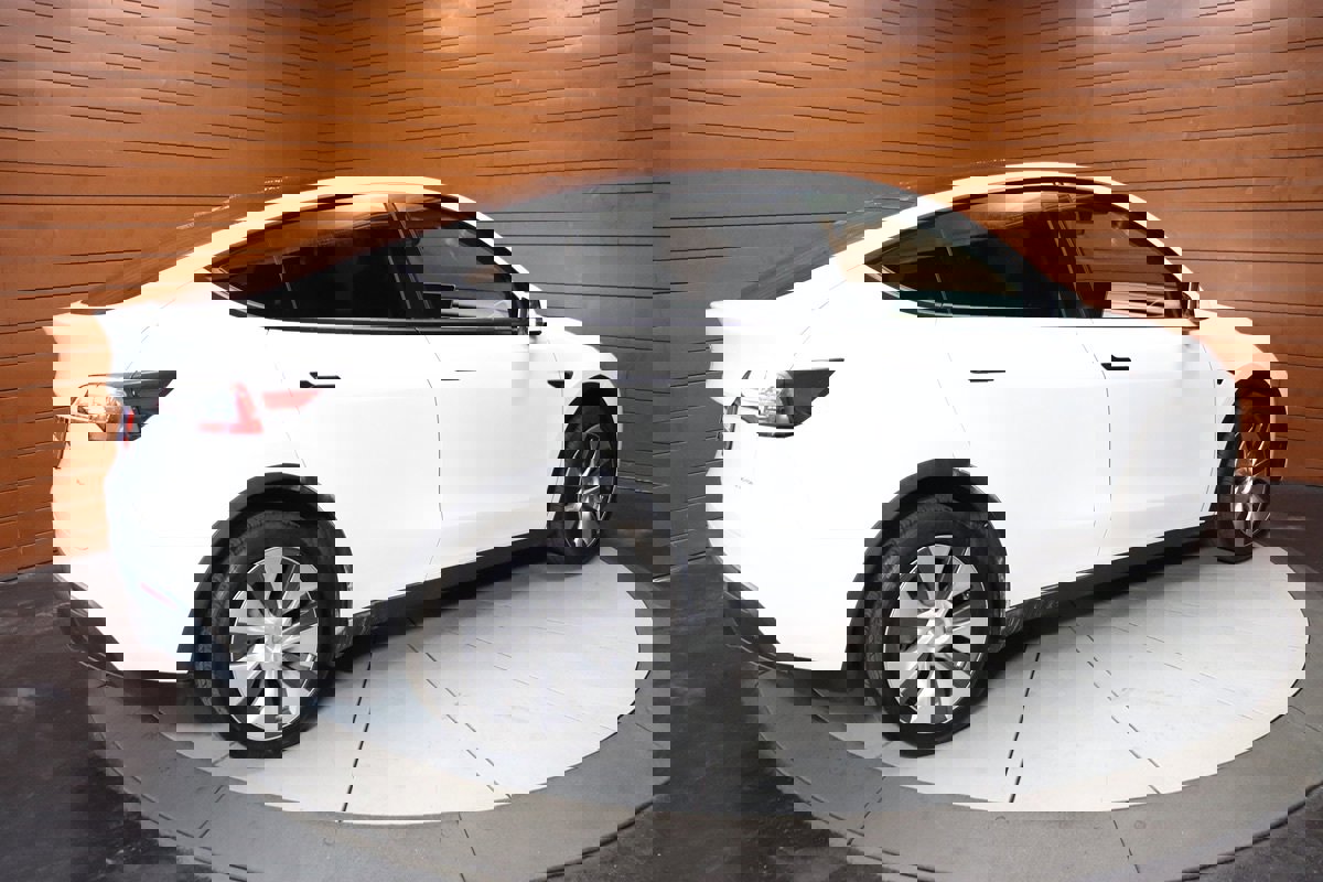 Used 2023 Tesla Model Y Long Range image 45