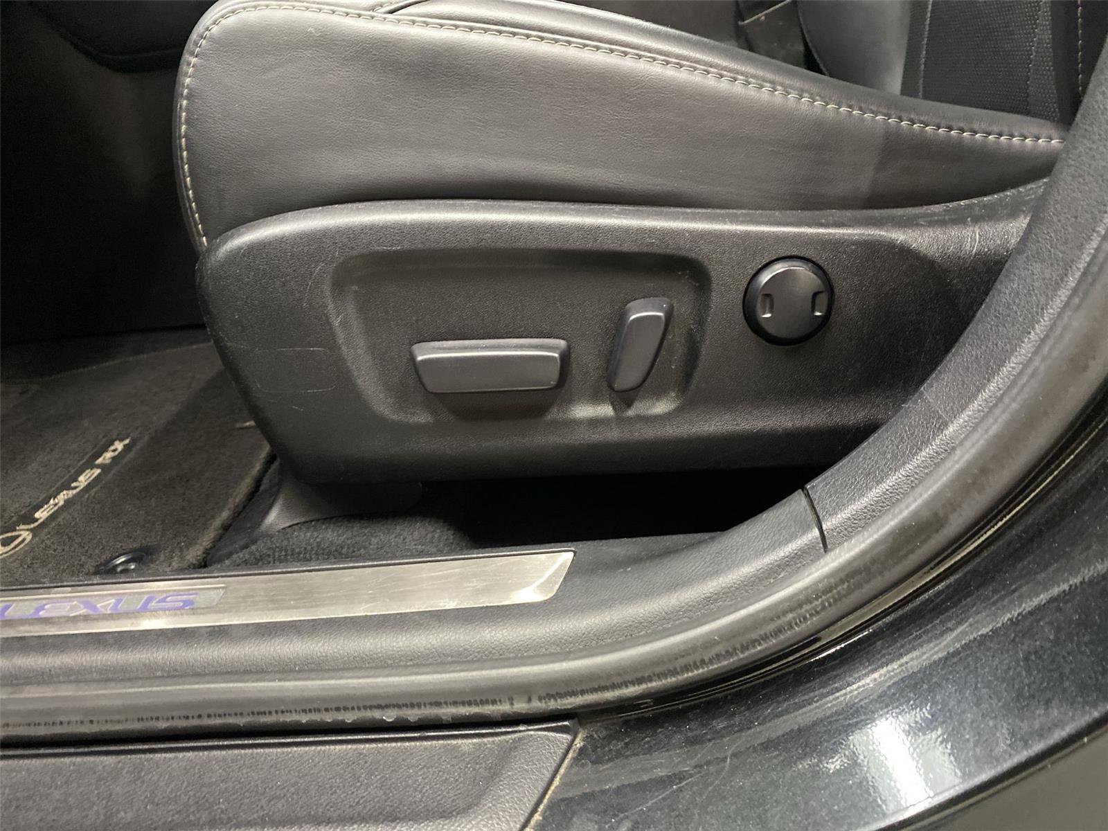 Used 2022 Lexus RX 450h AWD w/ Premium Package image 18