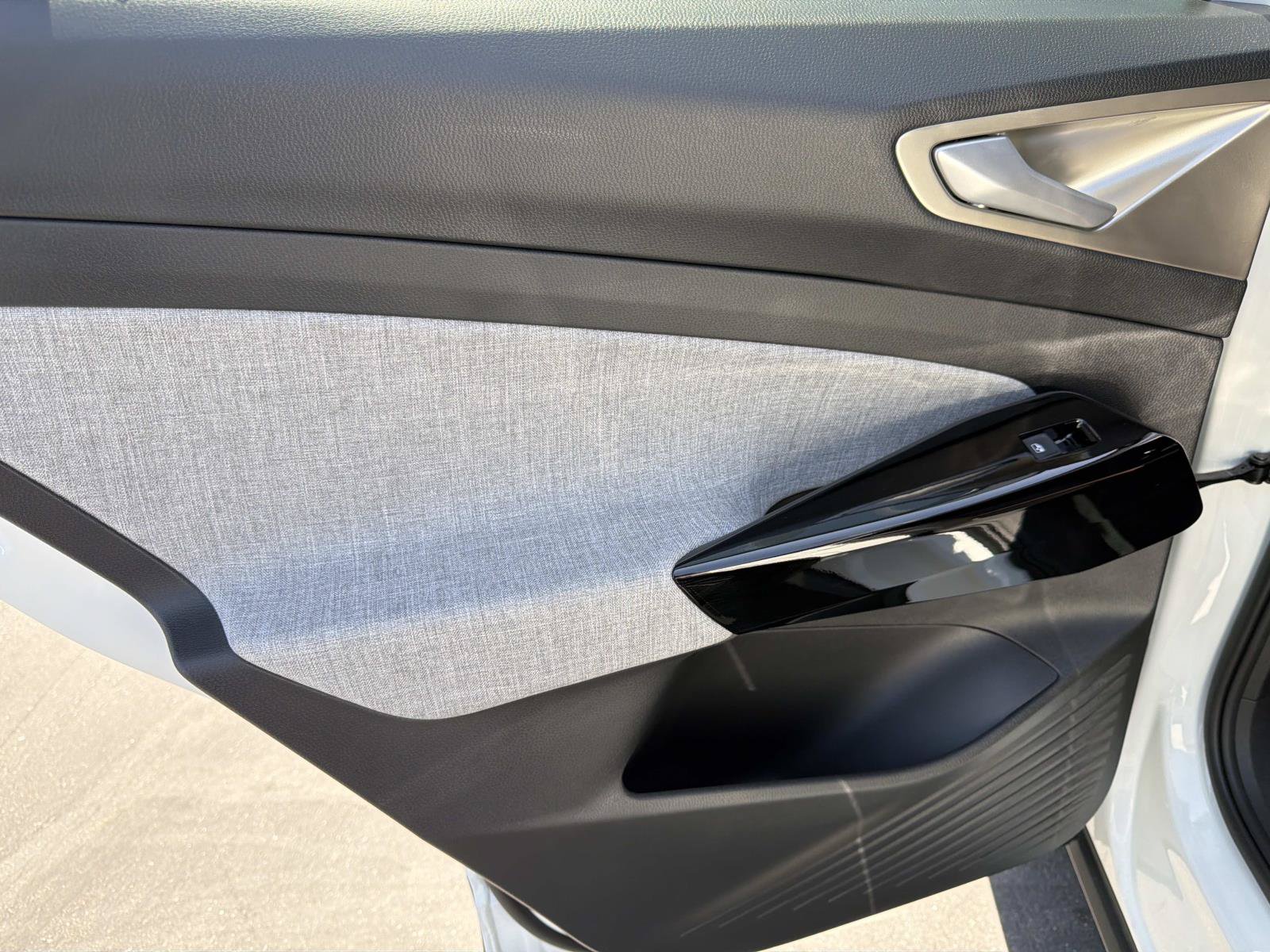 Certified 2025 Volkswagen ID.4 Pro AWD/4WD image 9