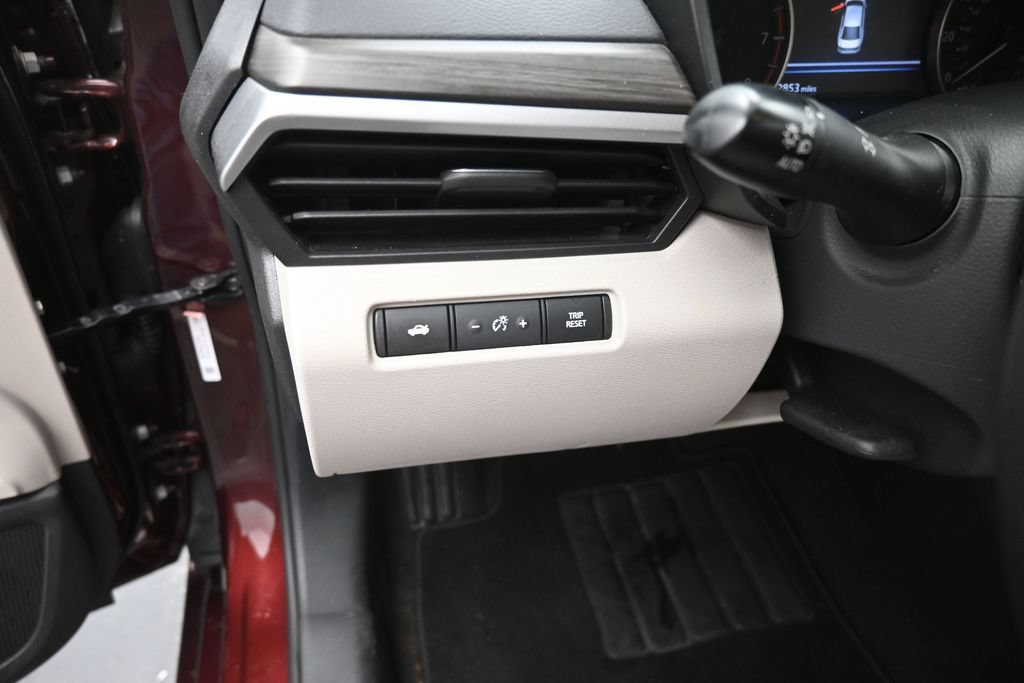 Used 2025 Nissan Altima 2.5 SV FWD image 13