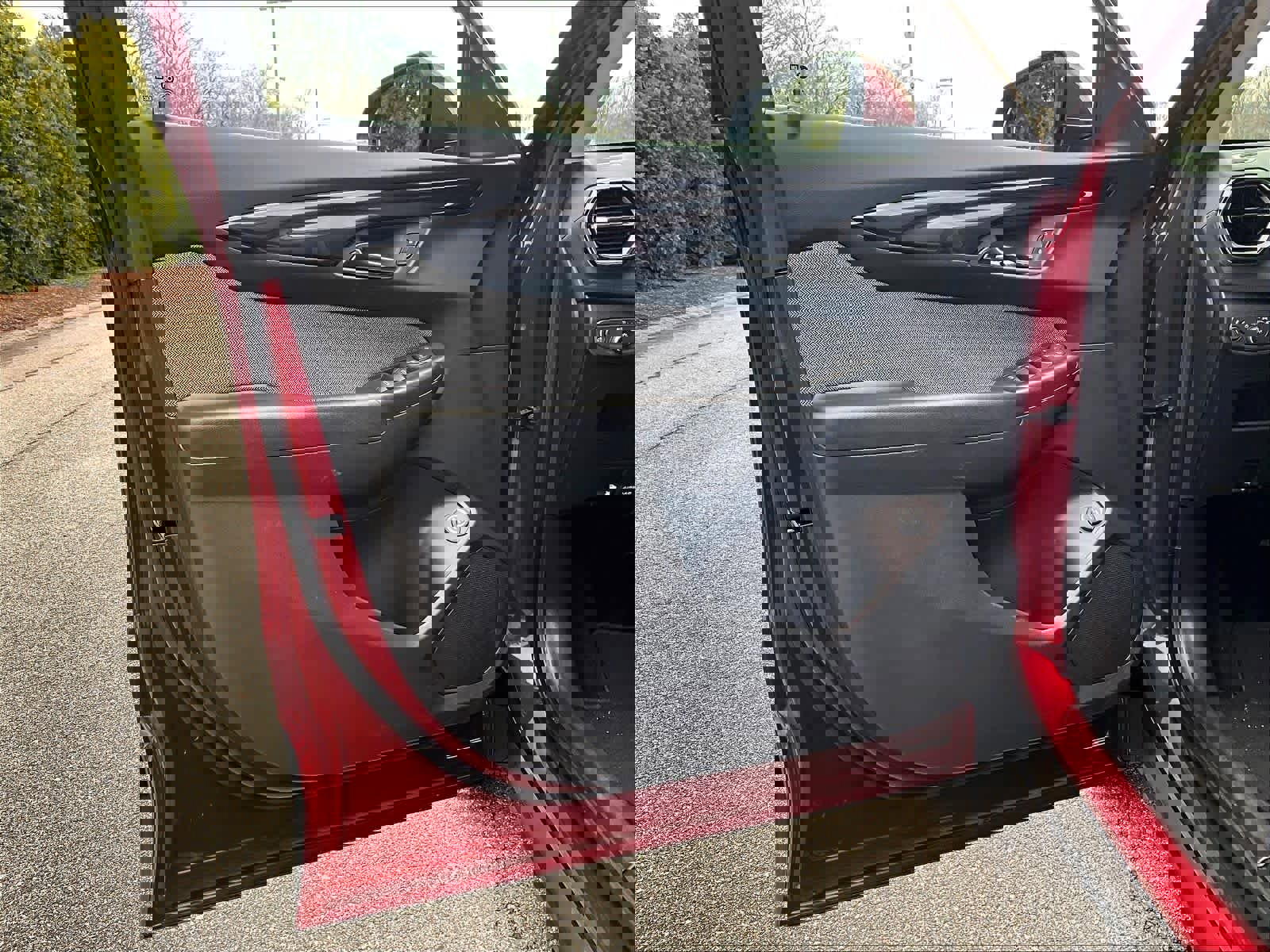 Used 2025 Chevrolet TrailBlazer LT w/ Convenience Package AWD/4WD image 10