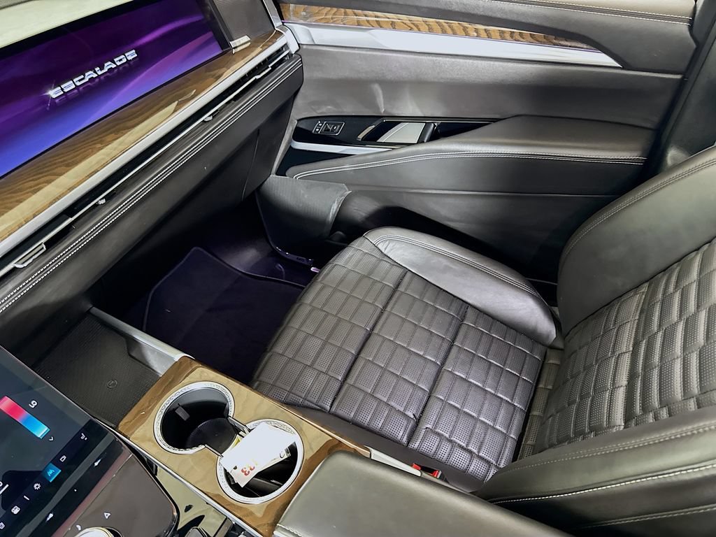 Certified 2025 Cadillac Escalade Sport Platinum w/ LPO, ONYX Package AWD/4WD image 23