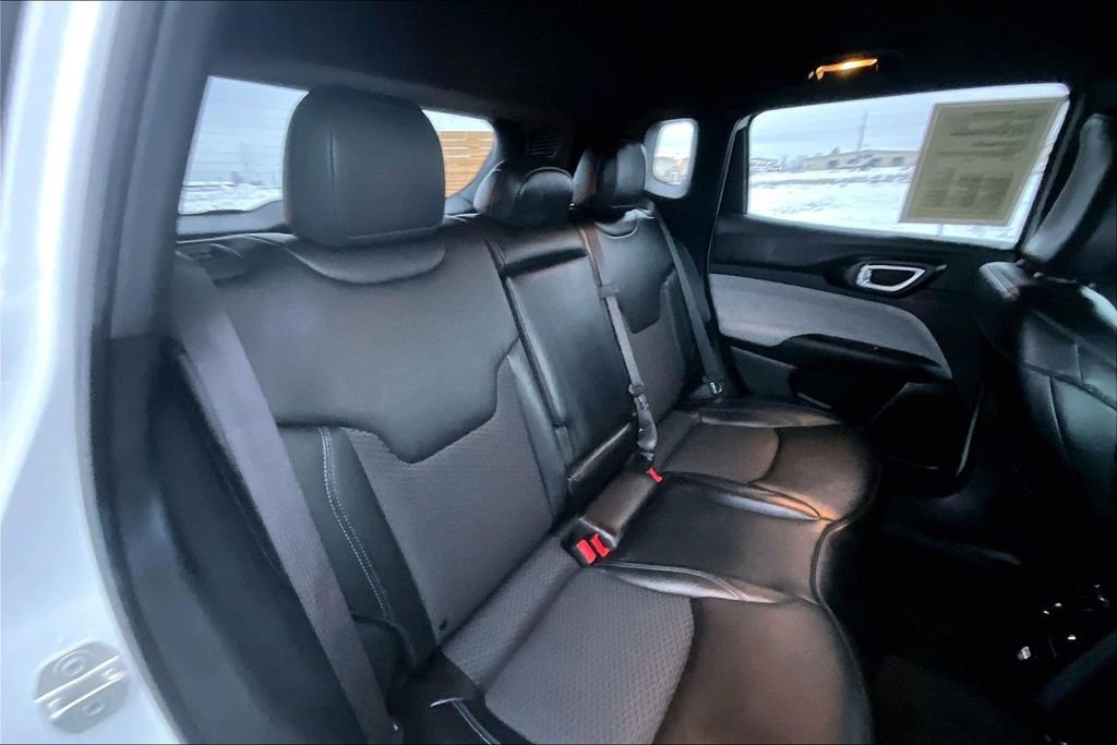 Used 2024 Jeep Compass Latitude image 27