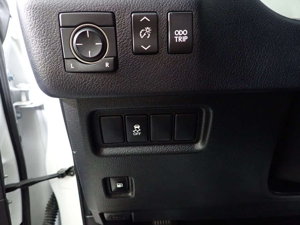 Used 2018 Lexus GX 460 w/ Preferred Accessory Package AWD/4WD image 27