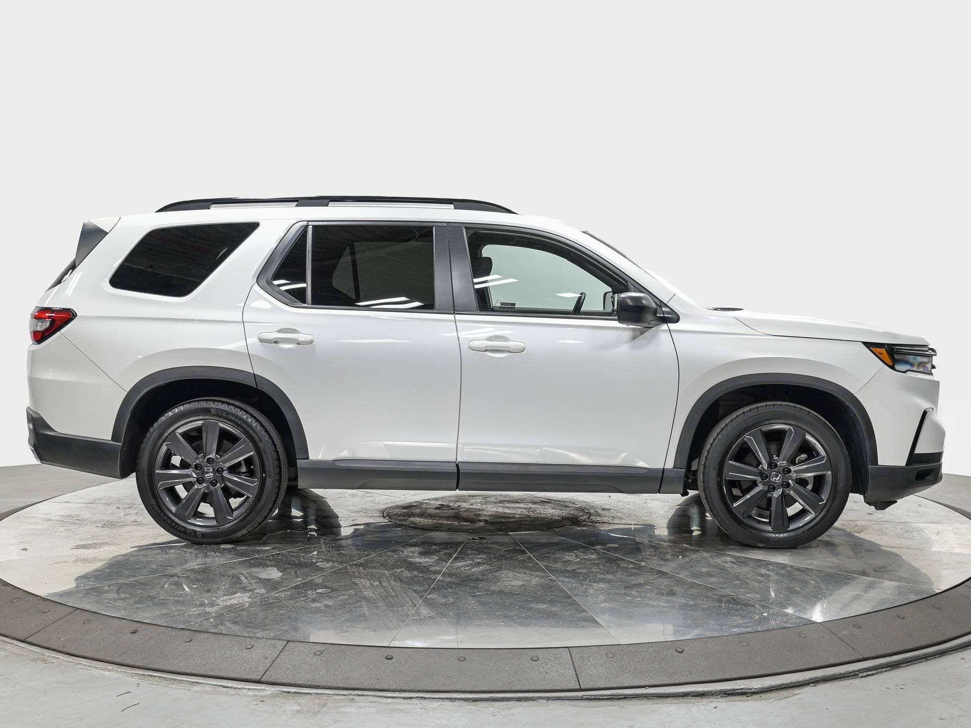 Used 2023 Honda Pilot Sport image 8
