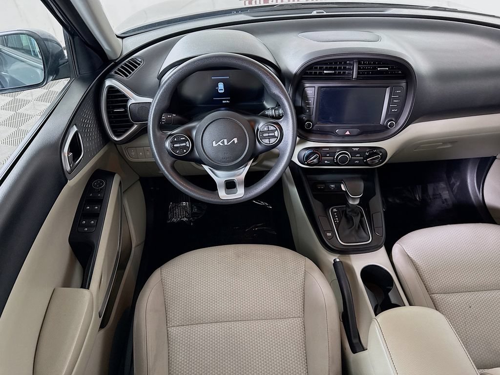 Used 2023 Kia Soul LX w/ LX Technology Package FWD image 3