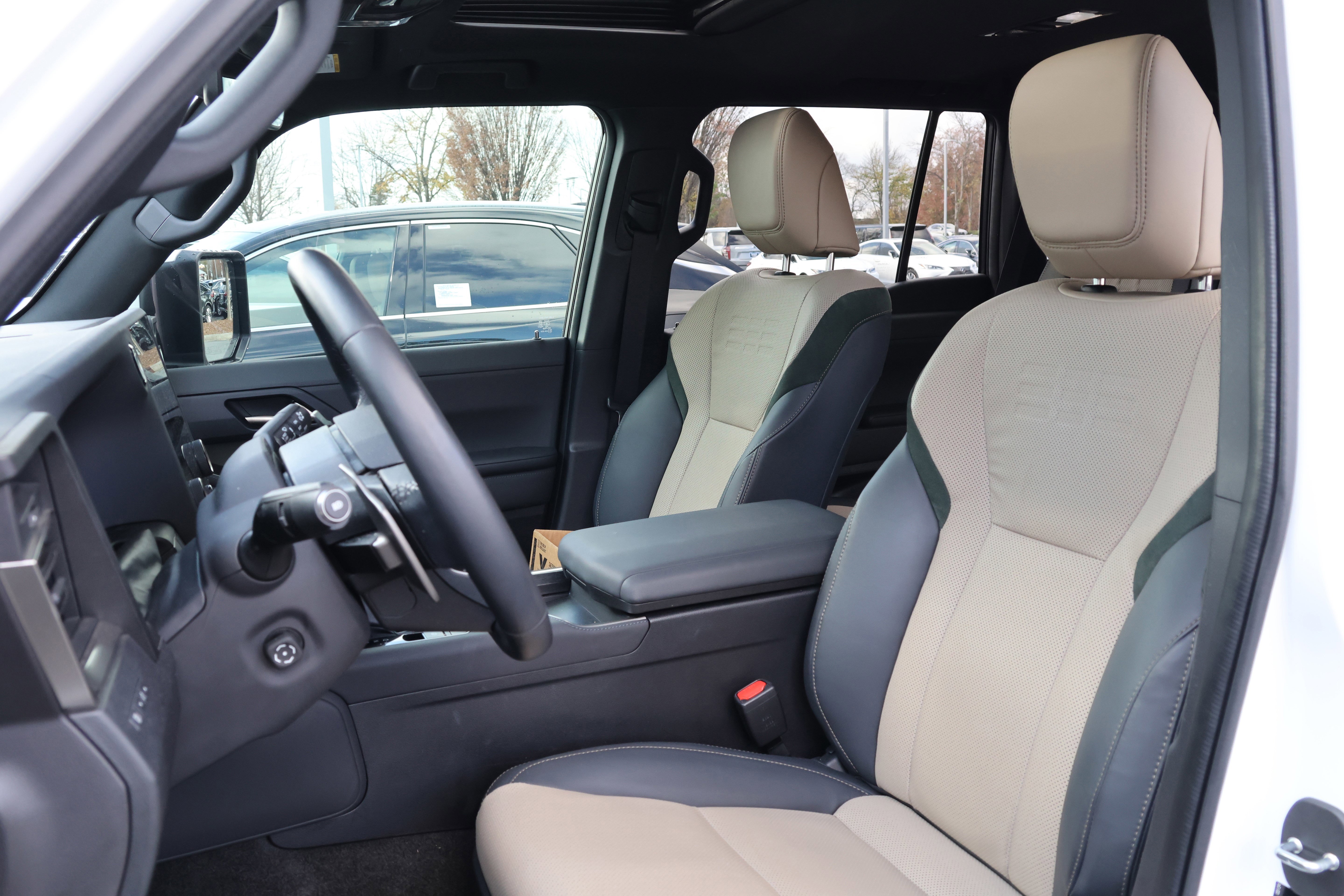 Used 2024 Lexus GX 550 image 33