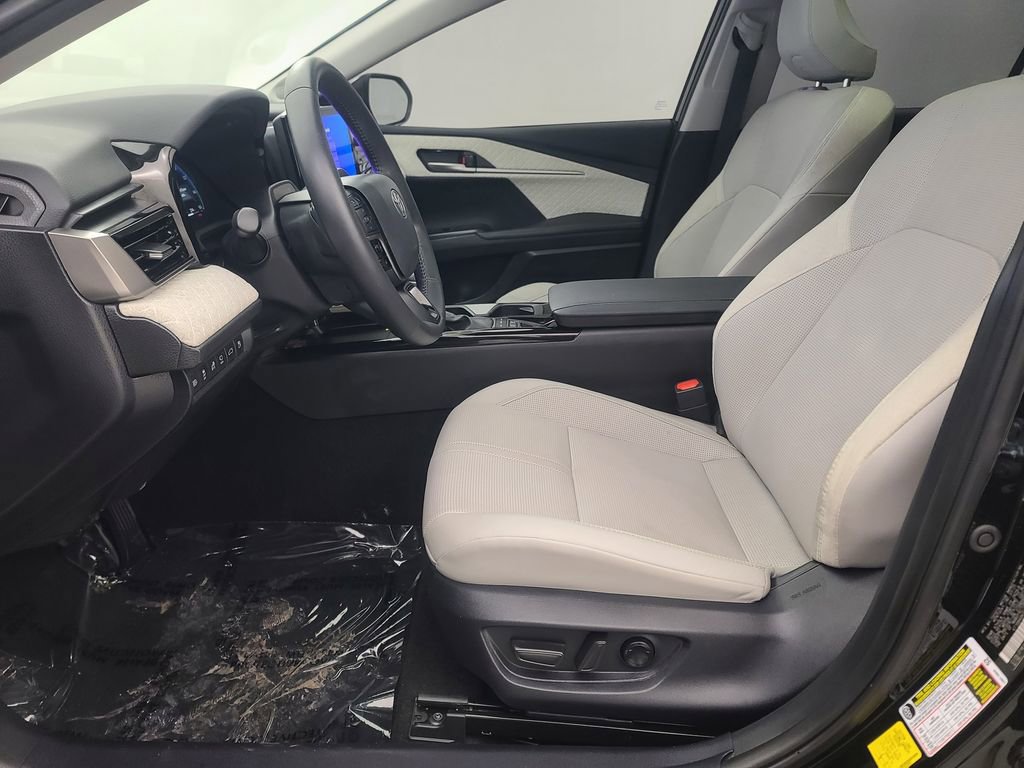 Used 2025 Toyota Camry XSE image 27