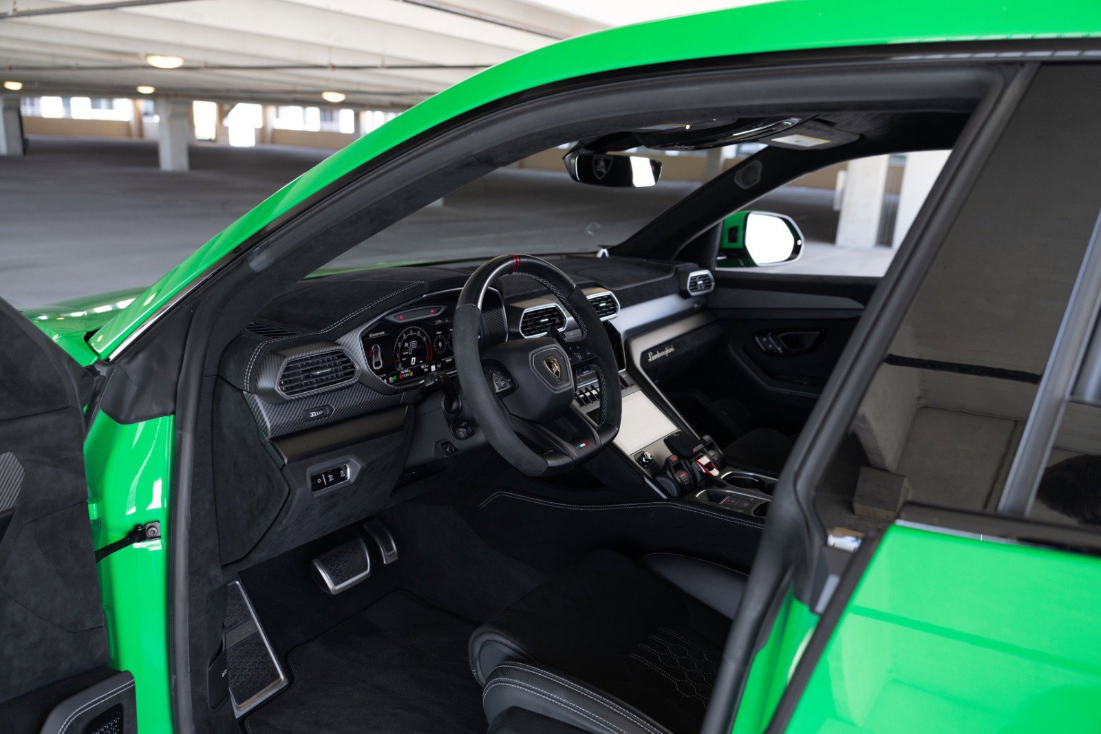 Used 2023 Lamborghini Urus Performante AWD/4WD image 32