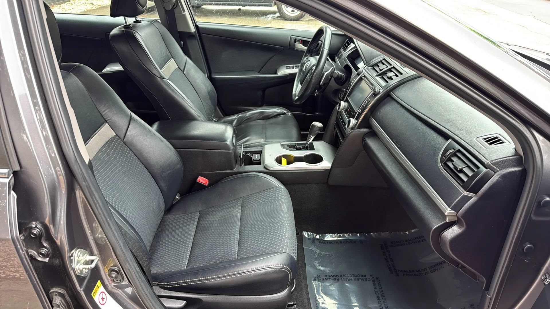 Used 2014 Toyota Camry SE w/ Moonroof Package FWD image 20