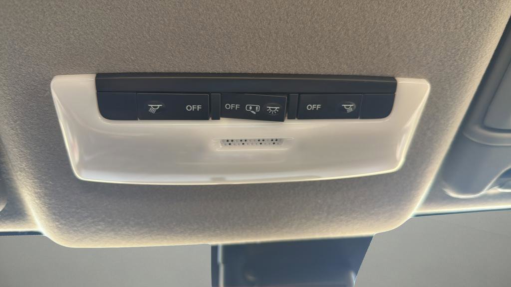 Used 2025 Nissan Versa S w/ S Plus Package FWD image 21