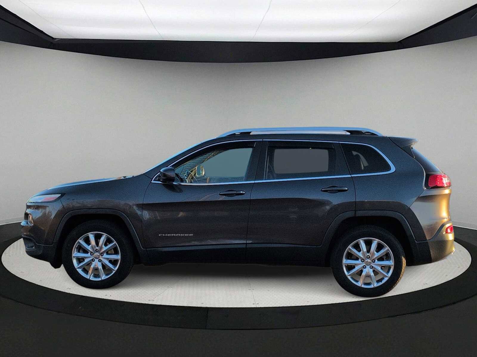 Used 2016 Jeep Cherokee Limited image 5