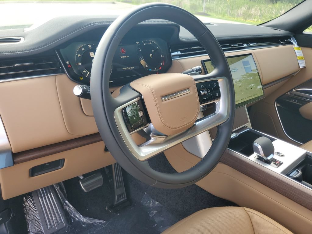 New 2026 Land Rover Range Rover Long Wheelbase SE AWD/4WD image 13