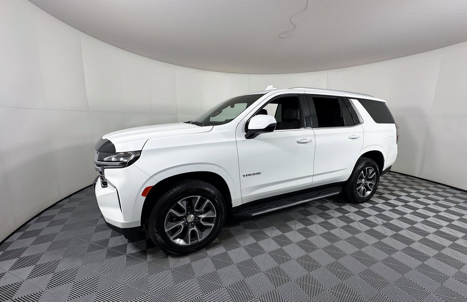 Used 2022 Chevrolet Tahoe LT w/ Luxury Package image 2