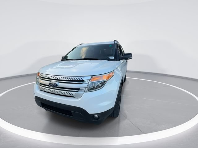 Used 2014 Ford Explorer XLT w/ Equipment Group 202A AWD/4WD image 3