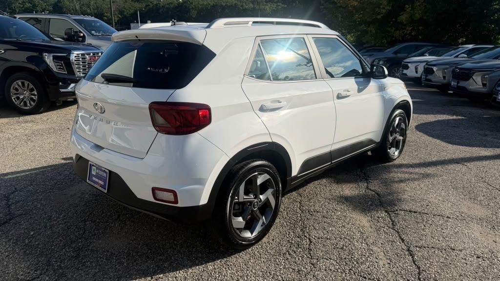 Certified 2026 Hyundai Venue SEL FWD image 7