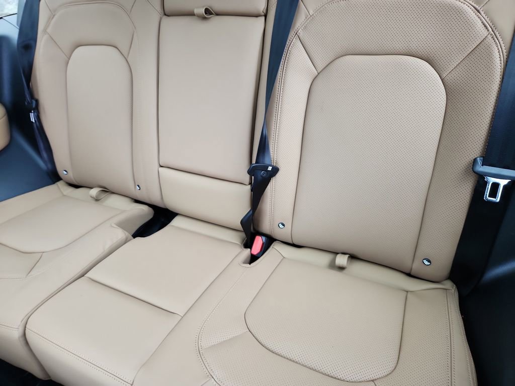 Certified 2025 Land Rover Defender 90 X-Dynamic SE image 5