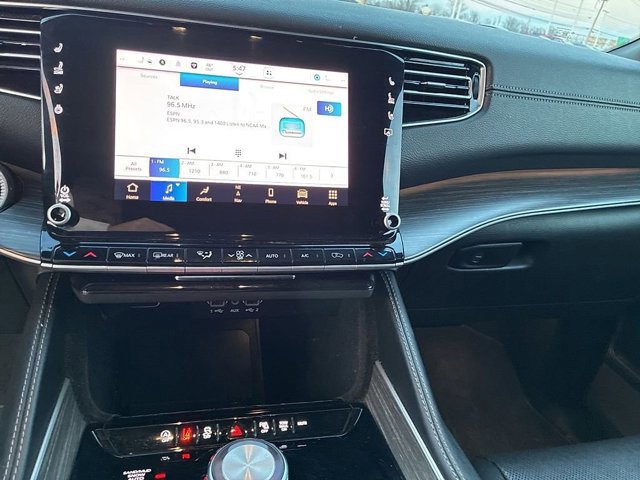 Used 2024 Jeep Wagoneer L Series II w/ Flexible Seating Group image 32