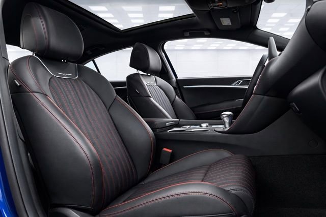 Used 2025 Genesis G70 2.5T w/ Sport Prestige Package image 14