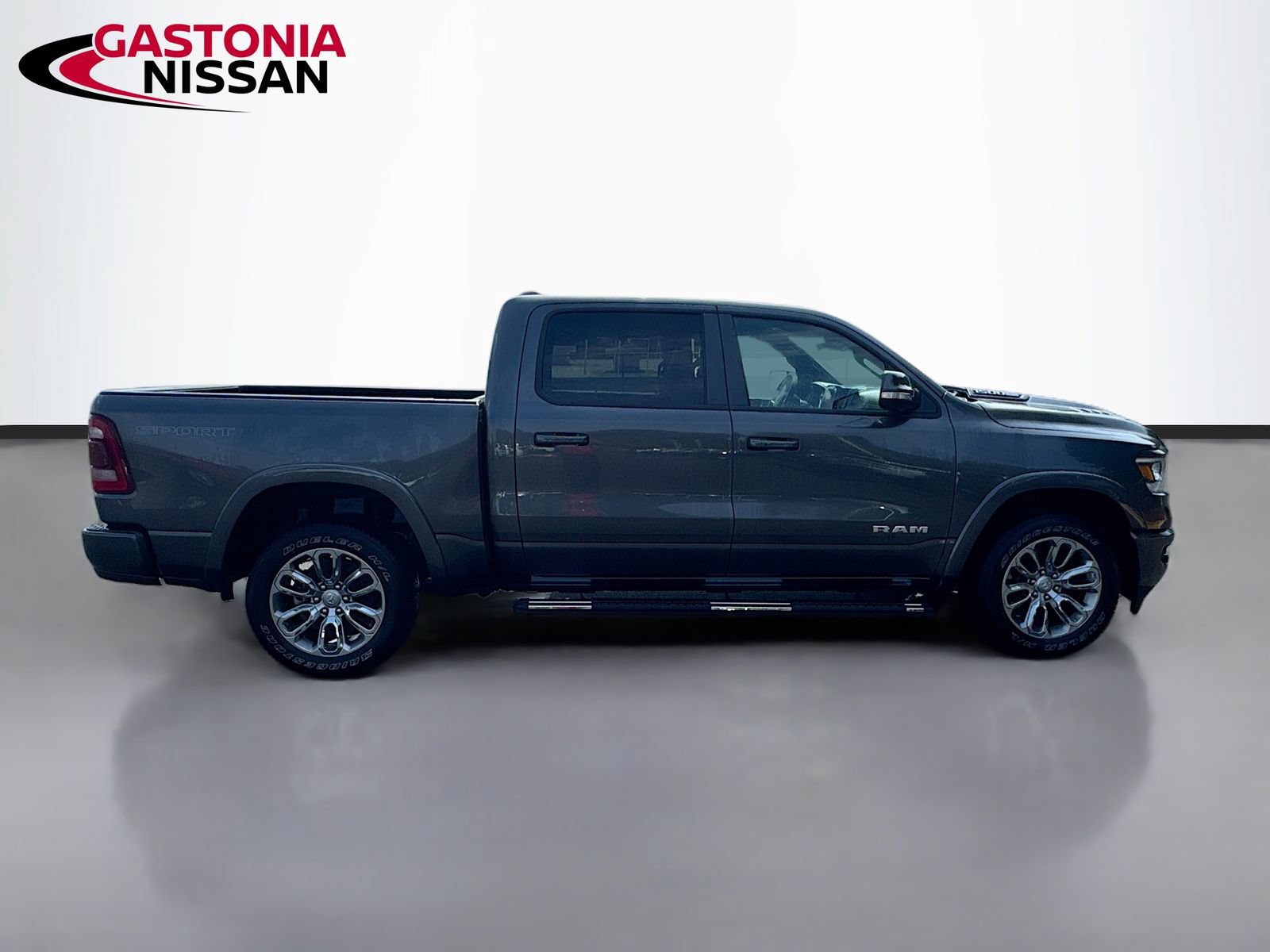 Used 2022 RAM 1500 Laramie w/ Sport Appearance Package AWD/4WD image 10