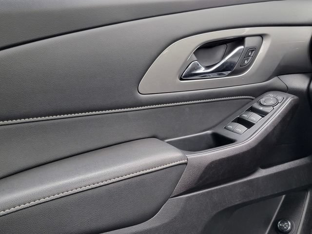 Used 2023 Chevrolet Traverse LT w/ LPO, Floor Liner Package FWD image 38