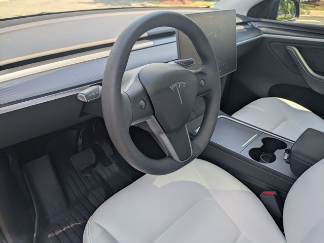 Used 2024 Tesla Model Y Long Range AWD/4WD image 10