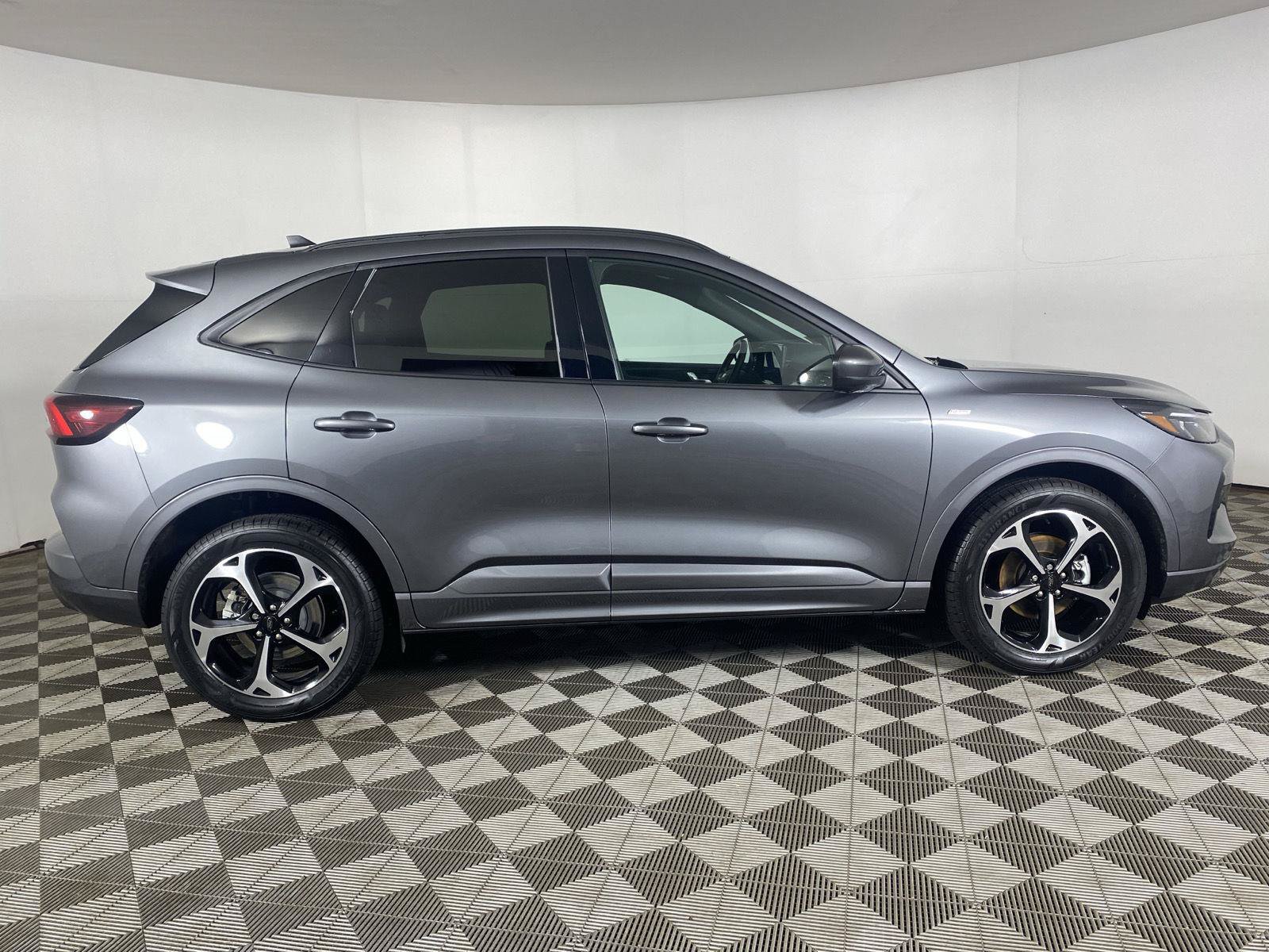 Used 2023 Ford Escape ST-Line Elite AWD/4WD image 8