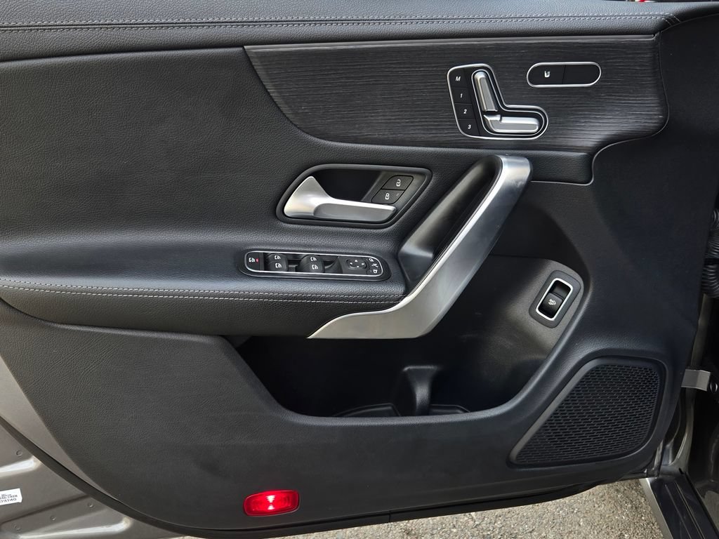 Used 2020 Mercedes-Benz CLA 250 image 11