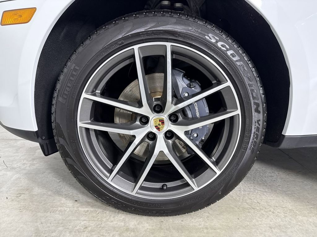 Certified 2025 Porsche Macan image 13