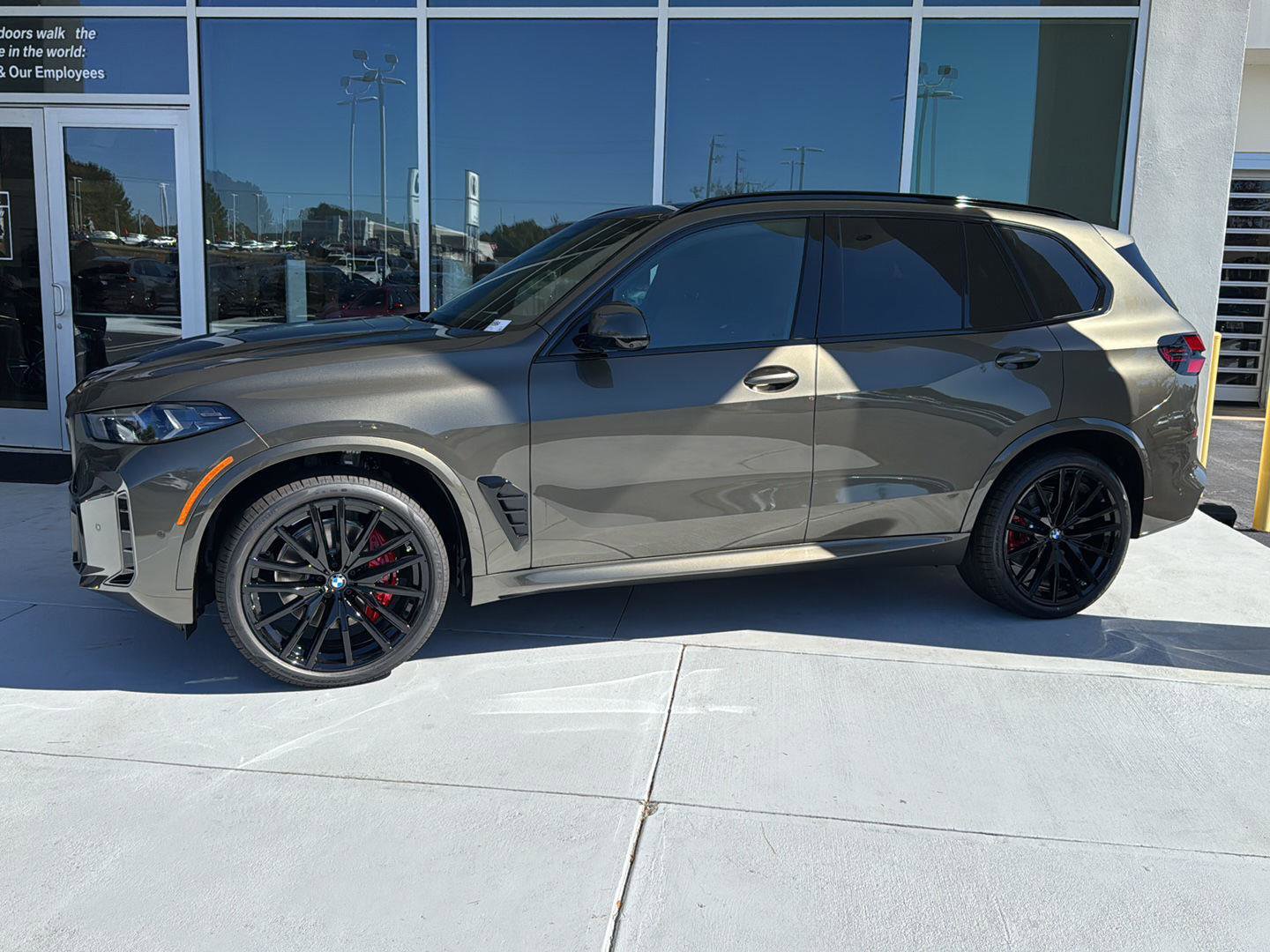 New 2026 BMW X5 xDrive40i w/ Executive Package image 3